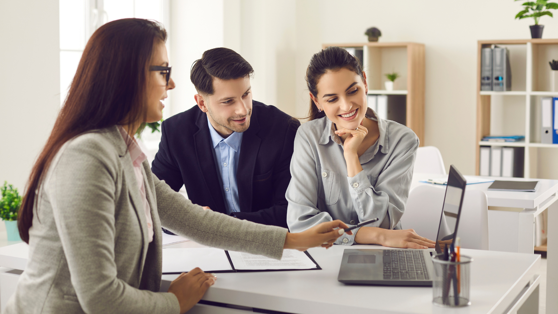 An image of a couple meeting with thier local Etobicoke CPA firm to discuss their estate plan and how to incorporate incapacity.